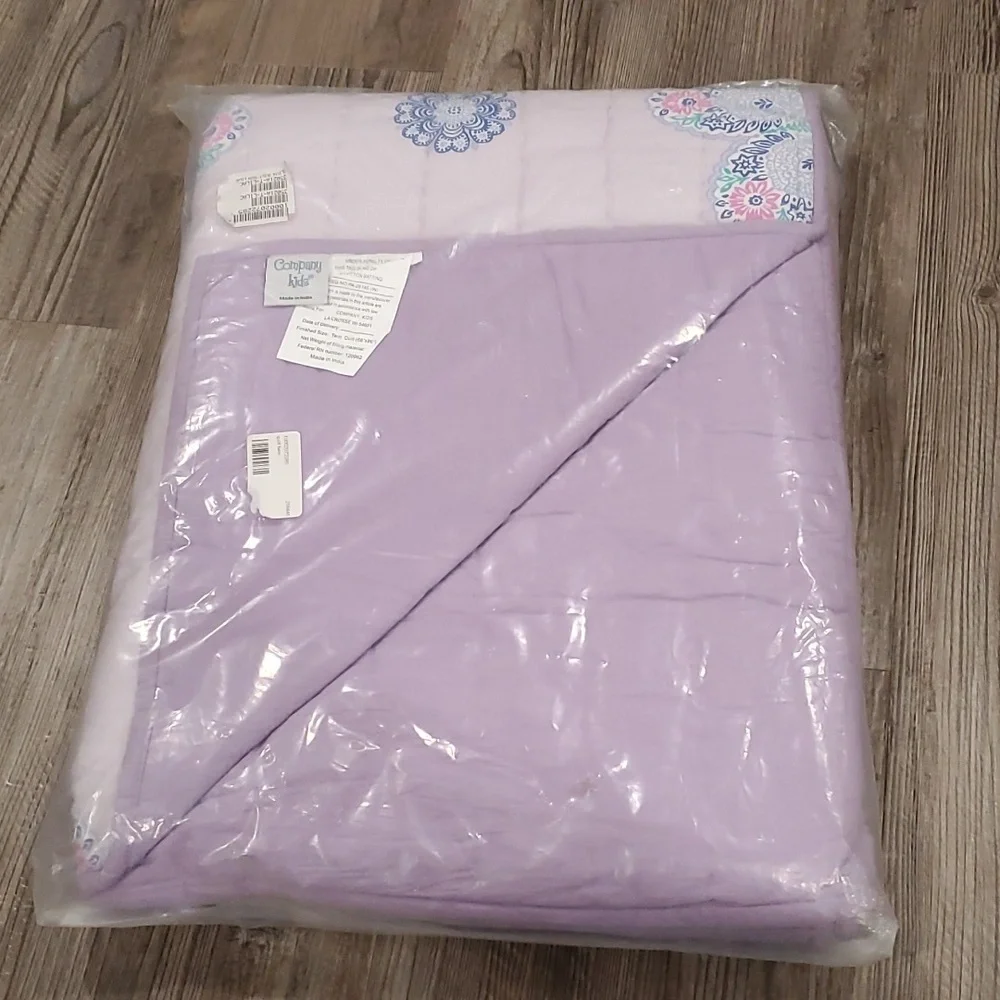 Company Kids Olivia Liliac Twin Quilt
